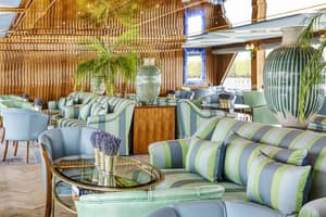Uniworld Boutique River Cruises - S.S. Bon Voyage - Salon Champagne & Bar 1.jpg